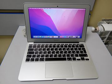 Б/в Ноутбук Apple macbook air 11" a 1465 core i5 1,6ghz/ram 4 gb/ssd 256 gb /hd graphics 6000 01-200802765
