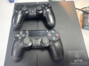 Sony playstation 4 500gb + 2 джойстики