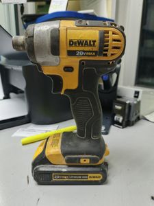 Б/в Шурупокрут Dewalt dcf885 1акб 1.5ah зп 01-200887901