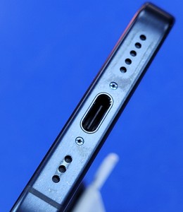 Б/в Мобільний телефон Apple iphone 15 pro 256gb 01-200910028
