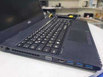 Б/в Ноутбук Fujitsu 15/core i5 7200u ddr3/8gb ddr3/ssd 120 gb/*інтегрована 01-200953544