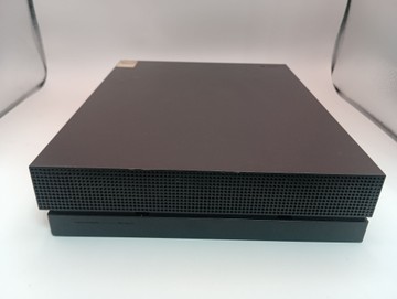 Б/у Игровая приставка Microsoft xbox one x 1tb 01-200924394