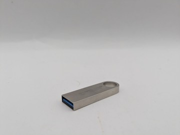 Б/в Флешка Berlin-Chemie usb 3.0 32gb 01-201002067