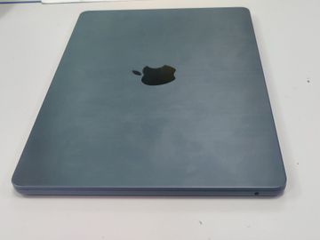 01-200749827: Apple macbook air 13.6'' a3113/m3/ram16gb/ssd256gb/gpu 8 core