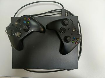 01-200758026: Microsoft xbox one x 1tb