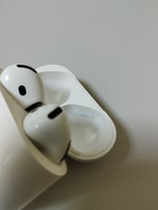 01-200772903: Apple airpods 4