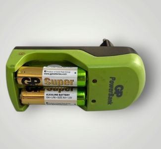 Б/в Зарядний пристрій для батарейок Gp без моделі 01-200531311