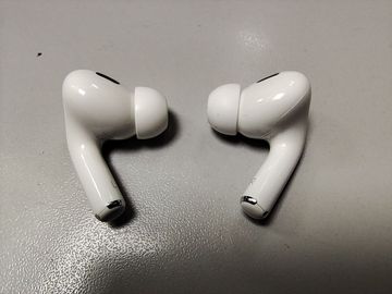 Б/у Наушники Apple airpods pro 2nd generation with magsafe charging case usb-c 01-200885173