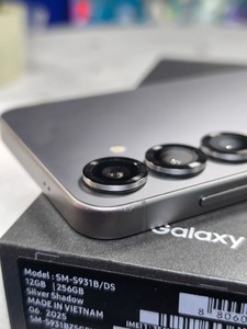 Б/в Мобільний телефон Samsung galaxy s25 12/256gb 01-200975790