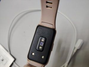 Б/в Фітнес-браслет Huawei band 6 01-201039010