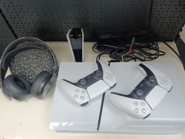 Б/в Ігрова приставка Sony ps 5 slim 1tb/2 джой/зарядка/навушники 01-201056204