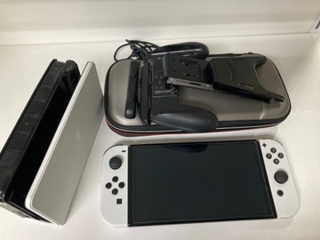 Б/в Ігрова приставка Nintendo switch oled 01-201107712