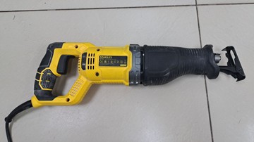 Б/в Шабельна пила Stanley spt900 01-201109106