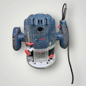 Б/в Фрезер Bosch gof 130 01-201131988