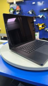 01-200636347: Apple macbook pro 16" late 2023