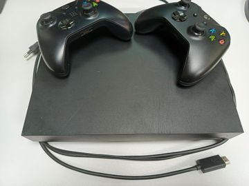 01-200758026: Microsoft xbox one x 1tb