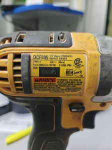 Б/в Шурупокрут Dewalt dcf885 1акб 1.5ah зп 01-200887901