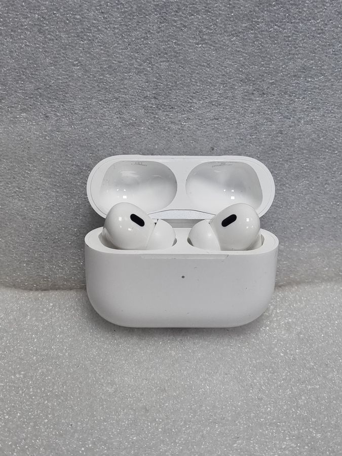airpods pro 2nd generation with magsafe charging case usb-c