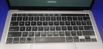 Б/в Ноутбук Apple macbook pro a2251 13,3"/ core i5 2,0ghz/ram16gb/ssd500gb/intel iris graphics 01-200915036