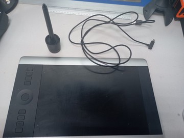 Б/в Графічний планшет Wacom intuos pro m pth-651 01-200940161