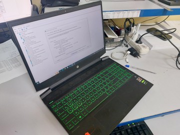 Б/в Ноутбук Hp 15/ryzen 5 4600h ddr4/8gb ddr4/hdd *відсутній/ssd 256 gb/geforce gtx1650ti 4gb 01-201013596
