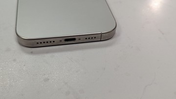 Б/в Мобільний телефон Apple iphone 16 pro max 256gb 01-201012263