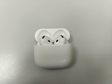 Б/в Навушники Apple airpods 4 with active noise cancellation 01-201142198