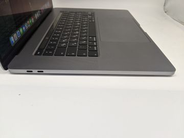 01-200743655: Apple Macbook Pro core i7 2,6ghz/a2141/ retina/ ram16gb/ ssd512gb/ amd pro 5300m 4gb/touch bar