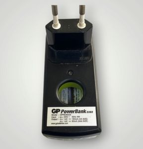 Б/в Зарядний пристрій для батарейок Gp без моделі 01-200531311