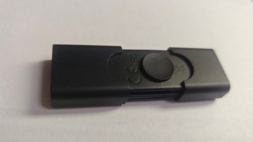 Б/в Флешка Kingston 64 gb 01-200940593