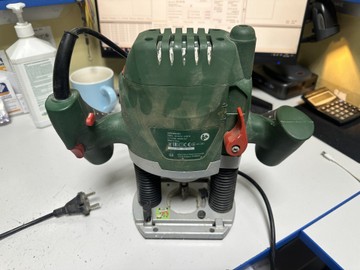 Б/в Фрезер Bosch pof 1200 ae 01-200946703