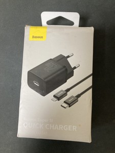 Б/в Мережевий зарядний пристрій Baseus super si quick charger 20w sets black + type-c to lightning 01-201008673