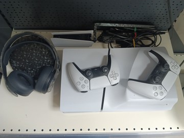 Б/в Ігрова приставка Sony ps 5 slim 1tb/2 джой/зарядка/навушники 01-201056204