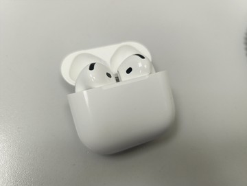 Б/в Навушники Apple airpods 4 with active noise cancellation 01-201142198