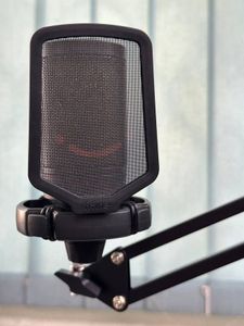 01-200527303: Fifine a6t