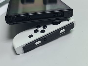 01-200528075: Nintendo switch oled