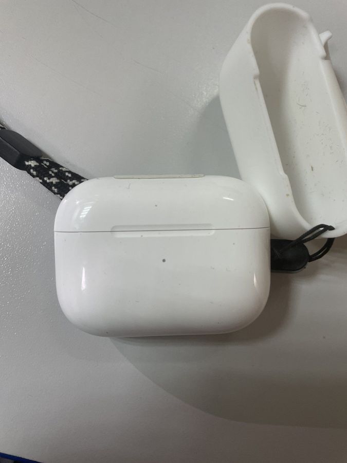 airpods pro 2nd generation with magsafe charging case usb-c