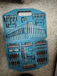 01-200772540: Makita p-30835