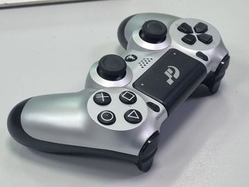 Б/в Геймпад Sony dualshock 4 v2 01-200885061