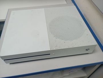 Б/у Игровая приставка Microsoft xbox one s 1tb 01-200894430