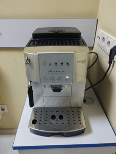 Б/у Кофеварка Delonghi magnifica start ecam 220.31.sb 01-200896036