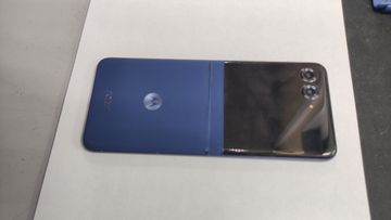 Б/в Мобільний телефон Motorola razr 60 8/256gb 01-200897830