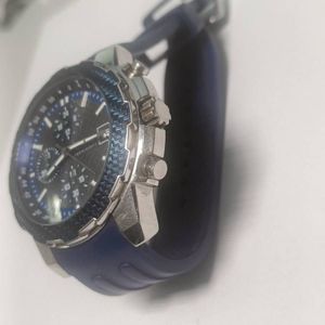 01-200204926: Guess w1047g2