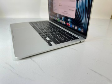 Б/в Ноутбук Apple macbook air 13,6" 2025 a3240 / apple m4 10 core сpu/ 8 core gpu/ ram16g/ ssd256gb 01-201085837