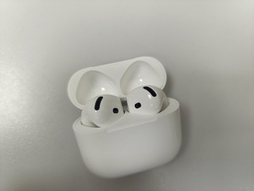Б/в Навушники Apple airpods 4 with active noise cancellation 01-201142198