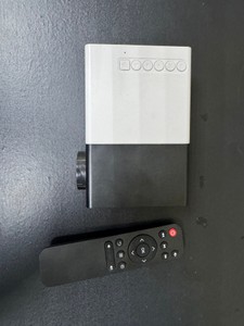 Б/в Проектор Projector yg300 01-201183078