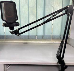 01-200527303: Fifine a6t