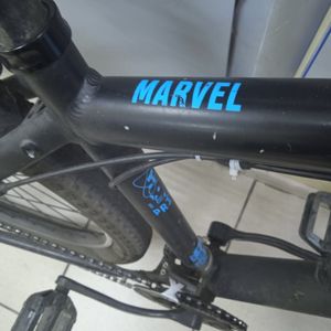 01-200753329: Pride marvel 7.1 2022 / рама m чорний