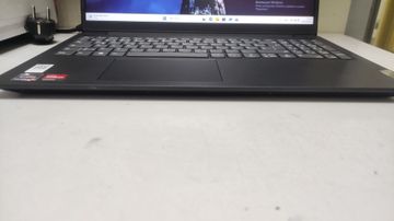 Б/у Ноутбук Lenovo 15/ryzen 5 7520u ddr5/16gb ddr5/hdd *відсутній/ssd 512 gb/*інтегрована 01-200833873