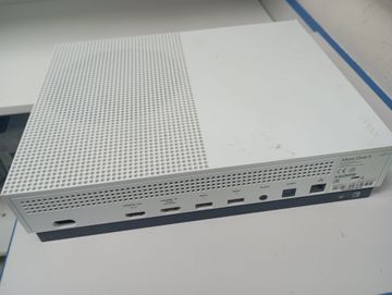 Б/у Игровая приставка Microsoft xbox one s 1tb 01-200894430